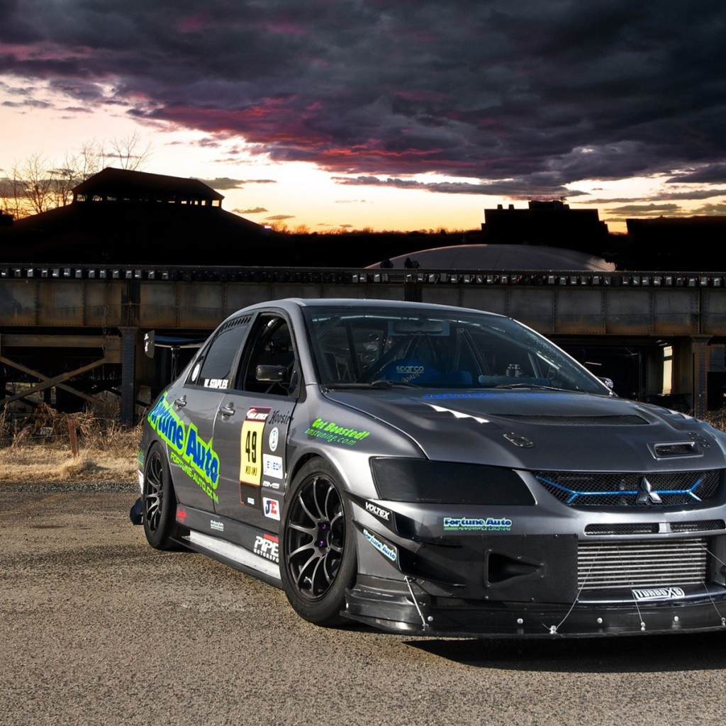 Спортивный Мицубиши для ночных гонок
