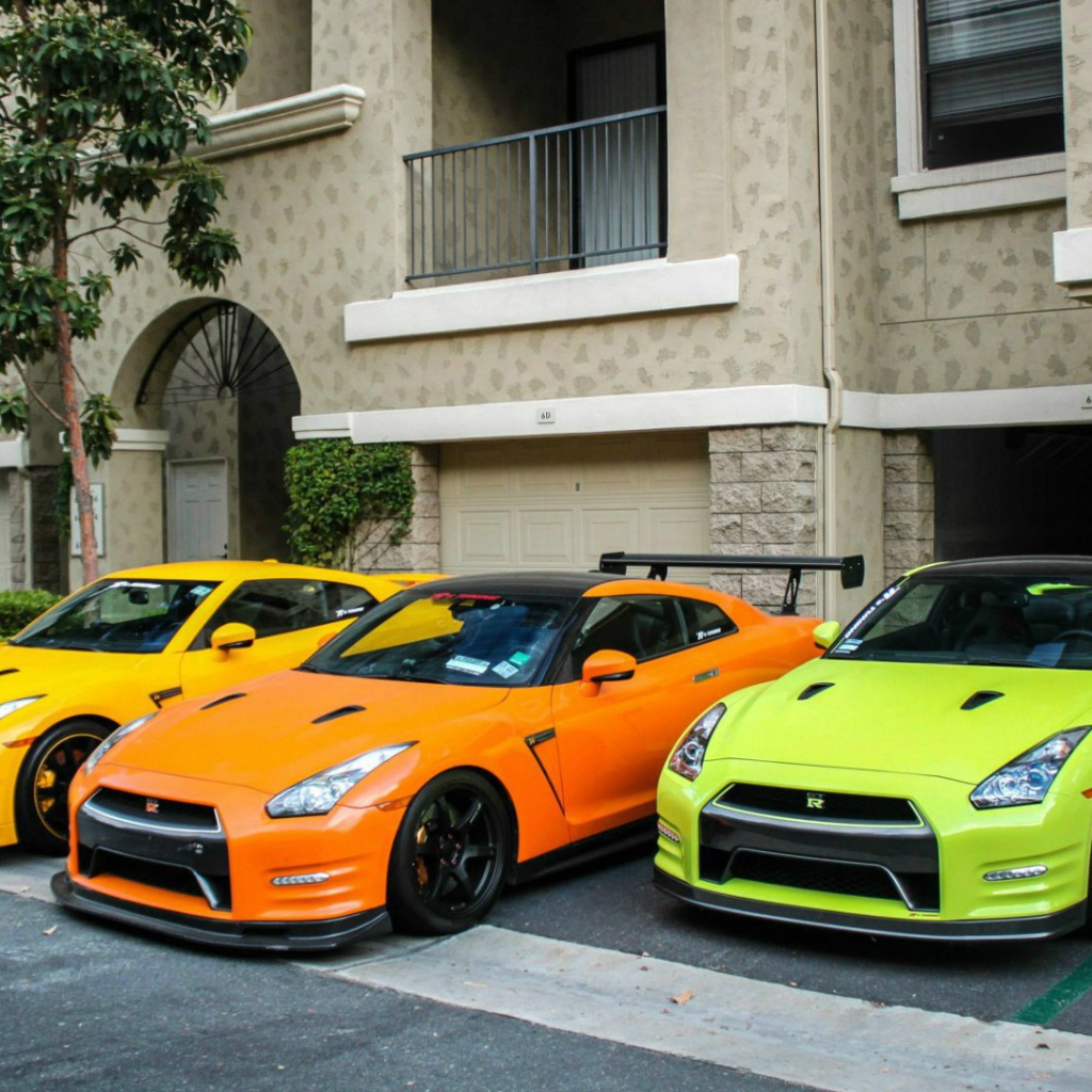 Яркие автомобили Nissan GT-R