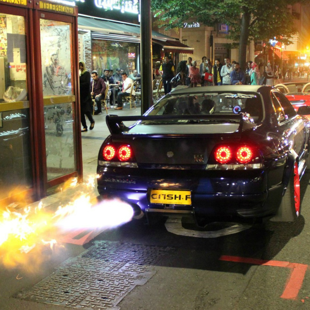 Огненный выхлоп Nissan Skyline GT-R