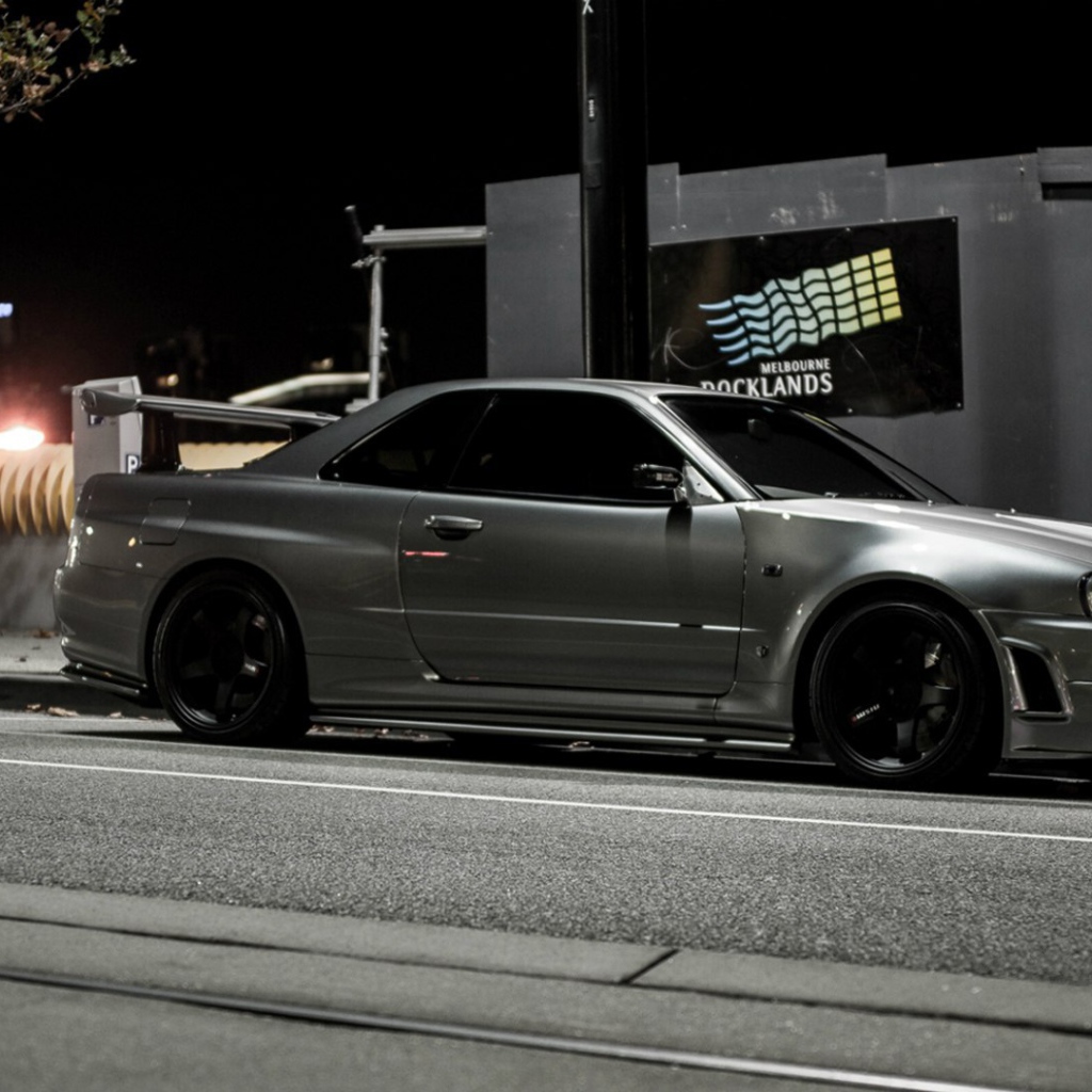 Nissan Skyline GTR R34 на улице