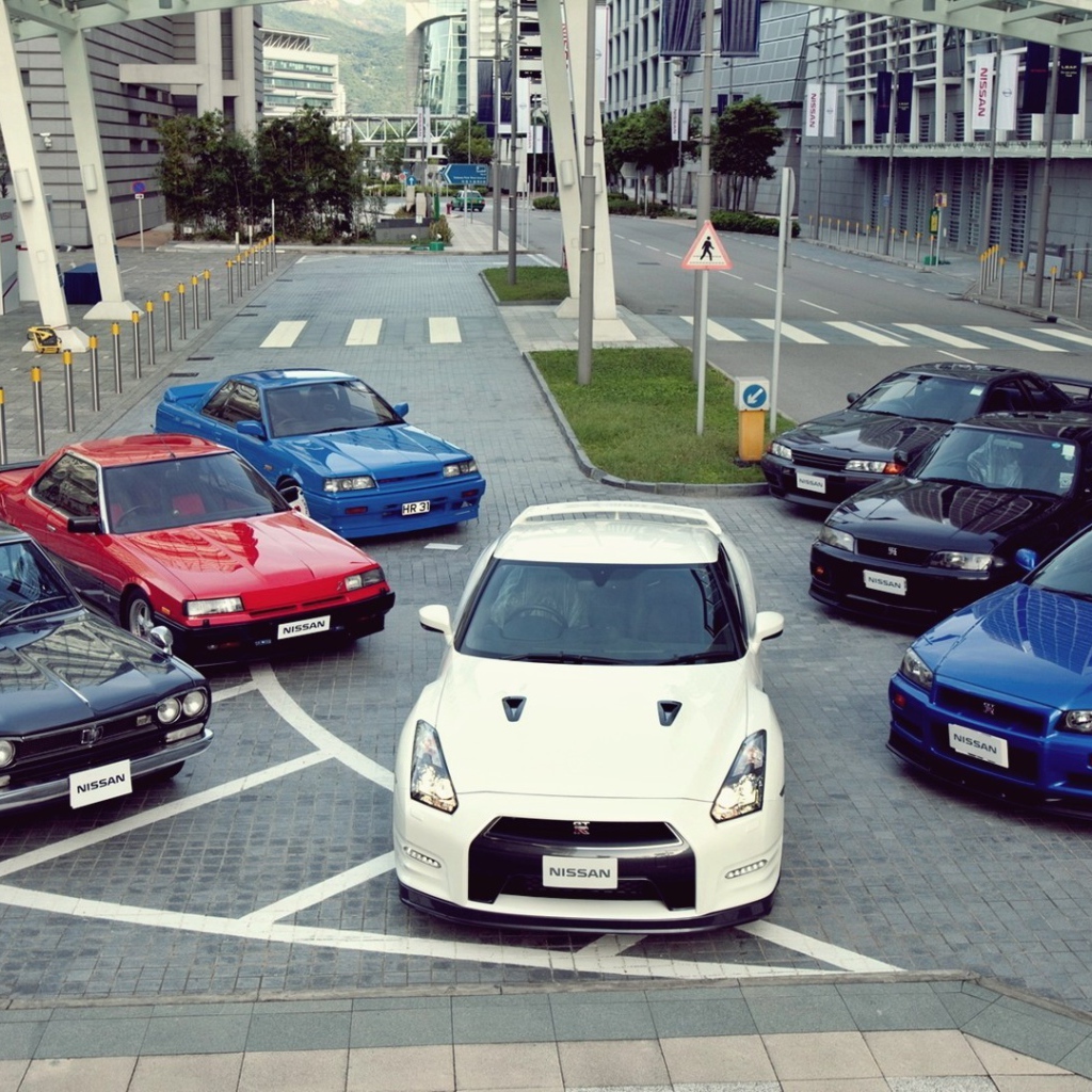 Автомобили Ниссан разных поколений