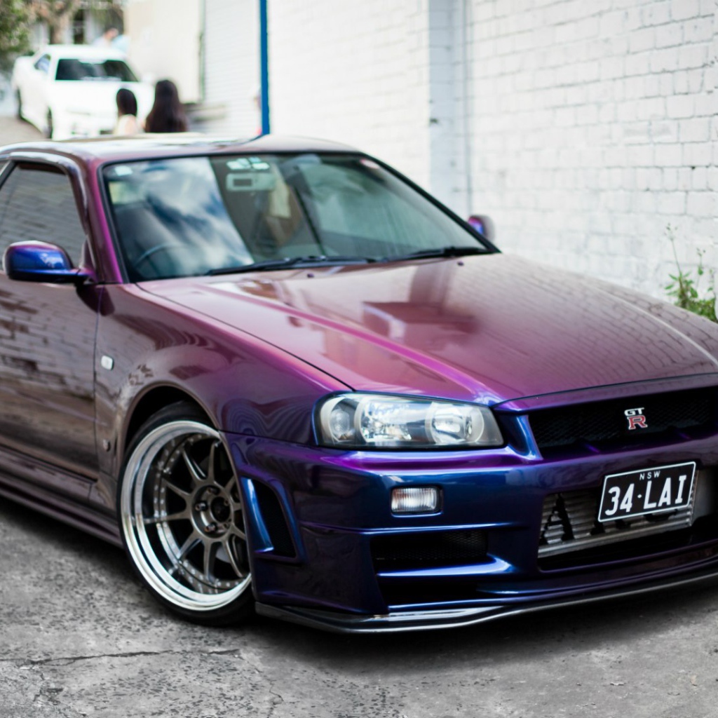 Фиолетовый Nissan Skyline GT-R
