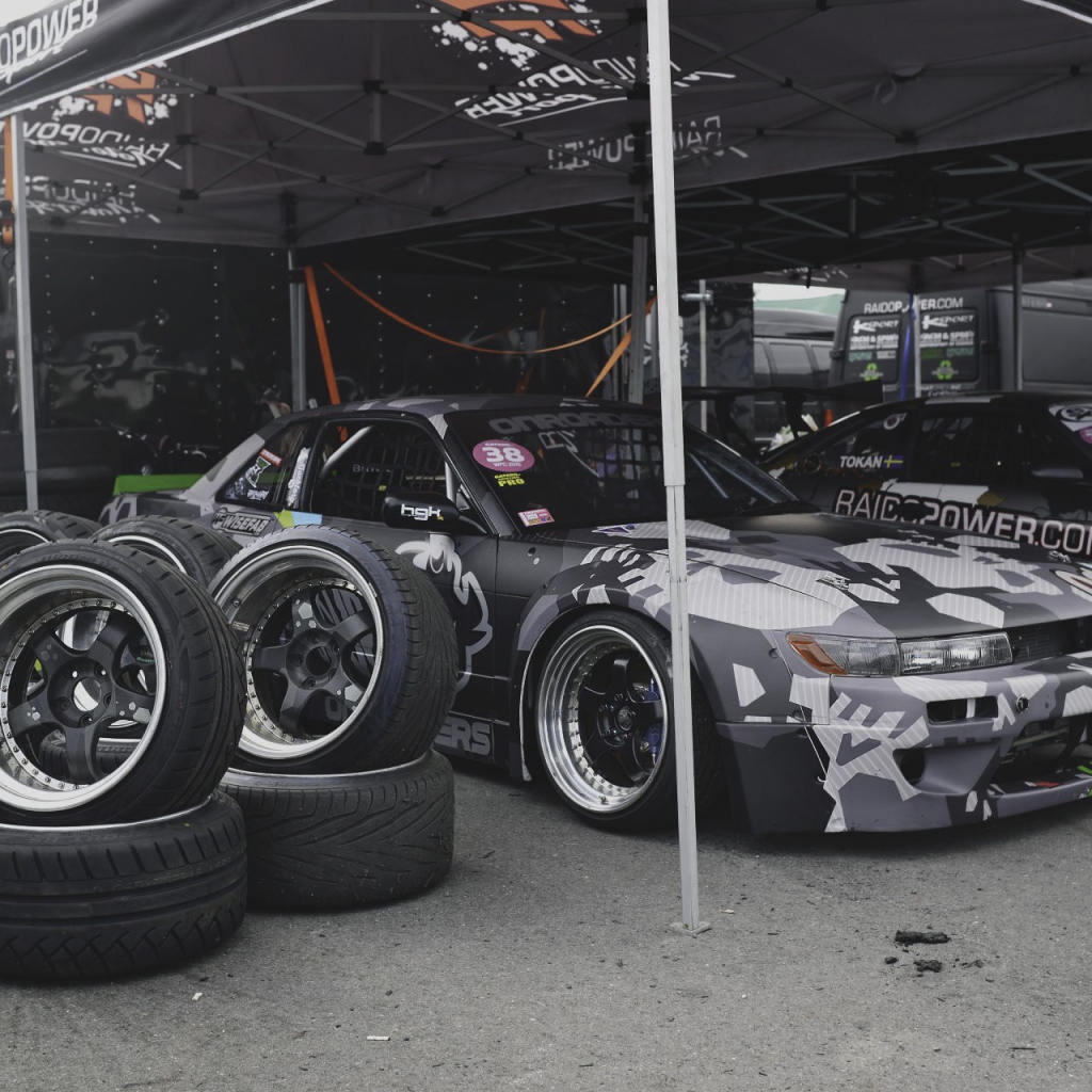 Замена резины гоночного Nissan S13