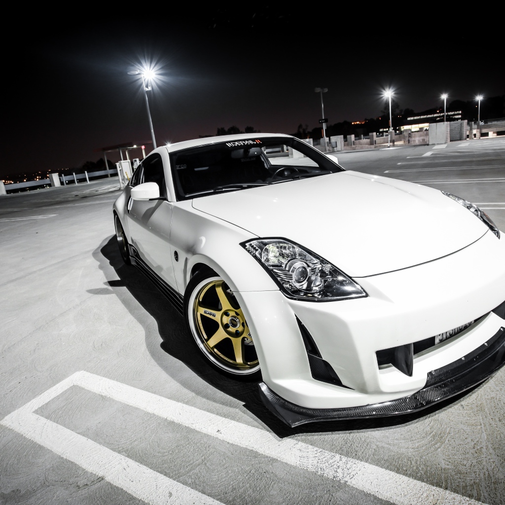 Белый ниссан 350 z
