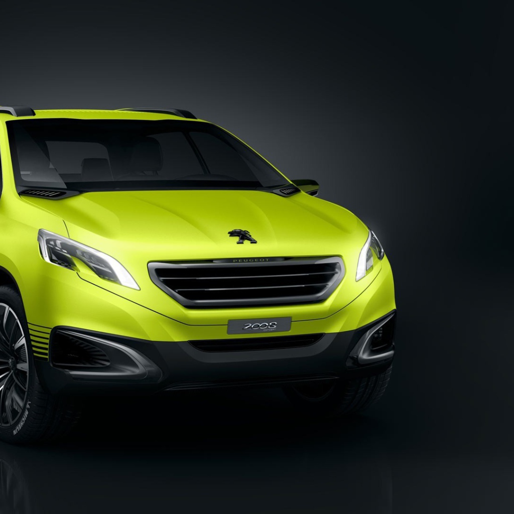 Красивый желтый Peugeot 2008