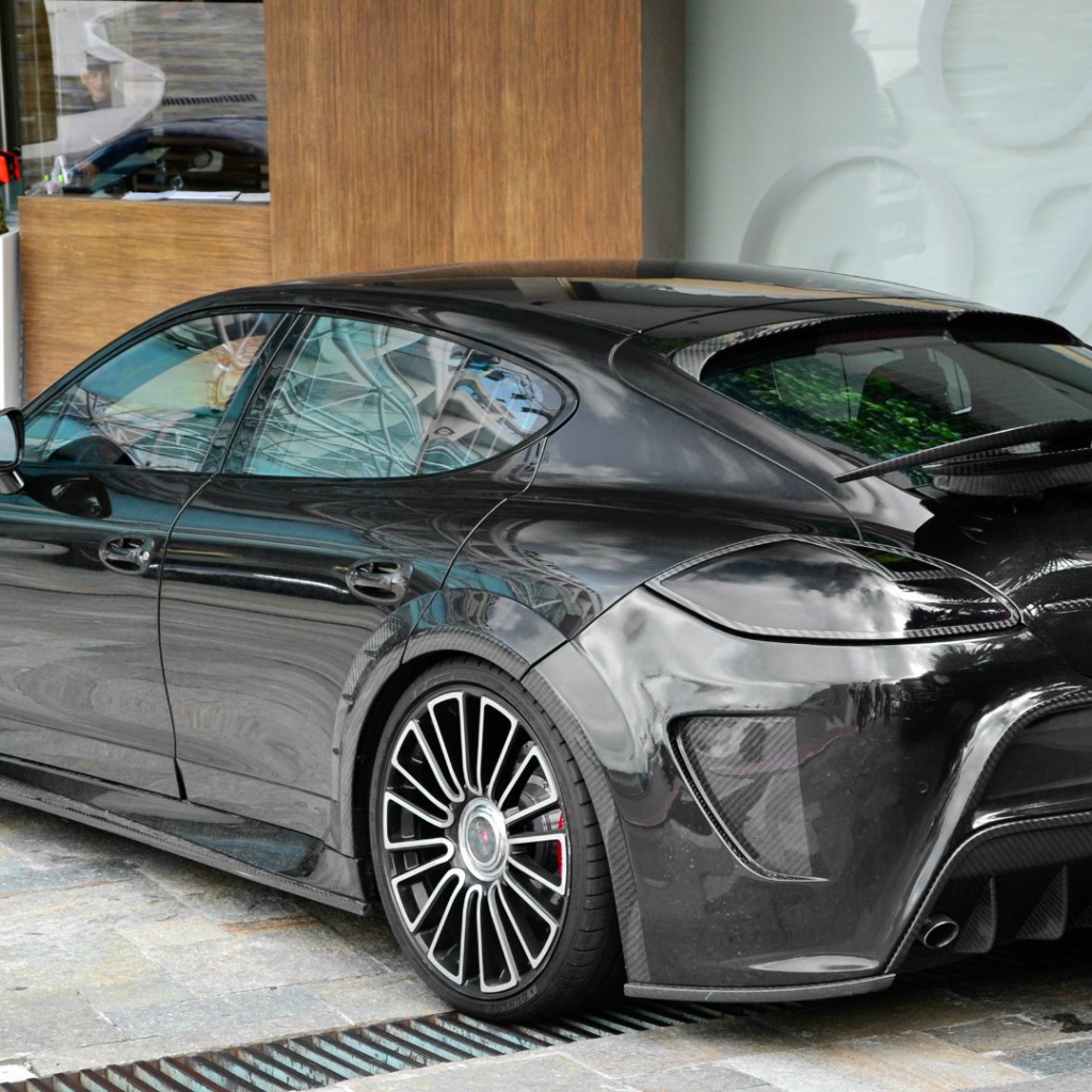 Черный Porsche Mansory Panamera C ONE