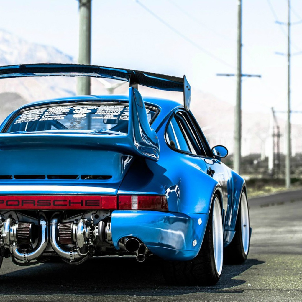 Синий спортивный Porsche 911