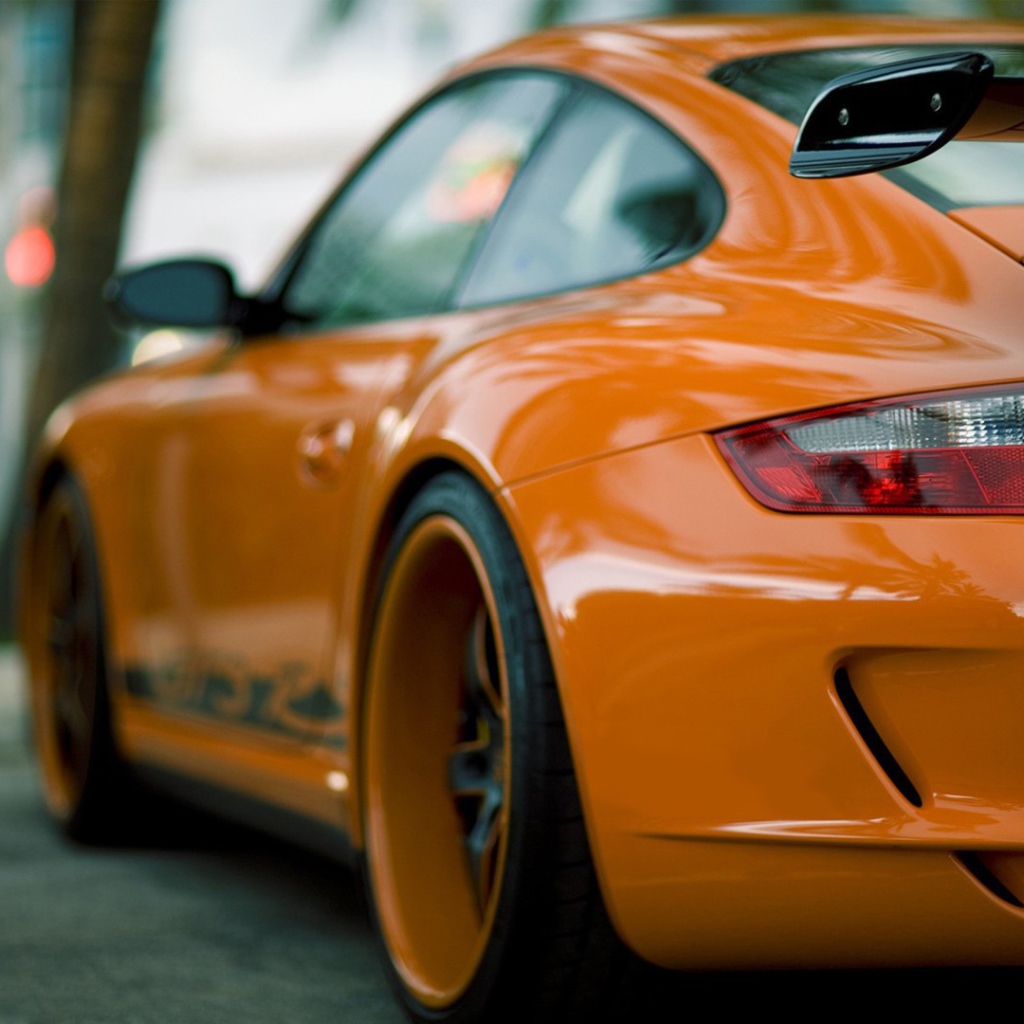 Оранжевый Порш, вид сзади