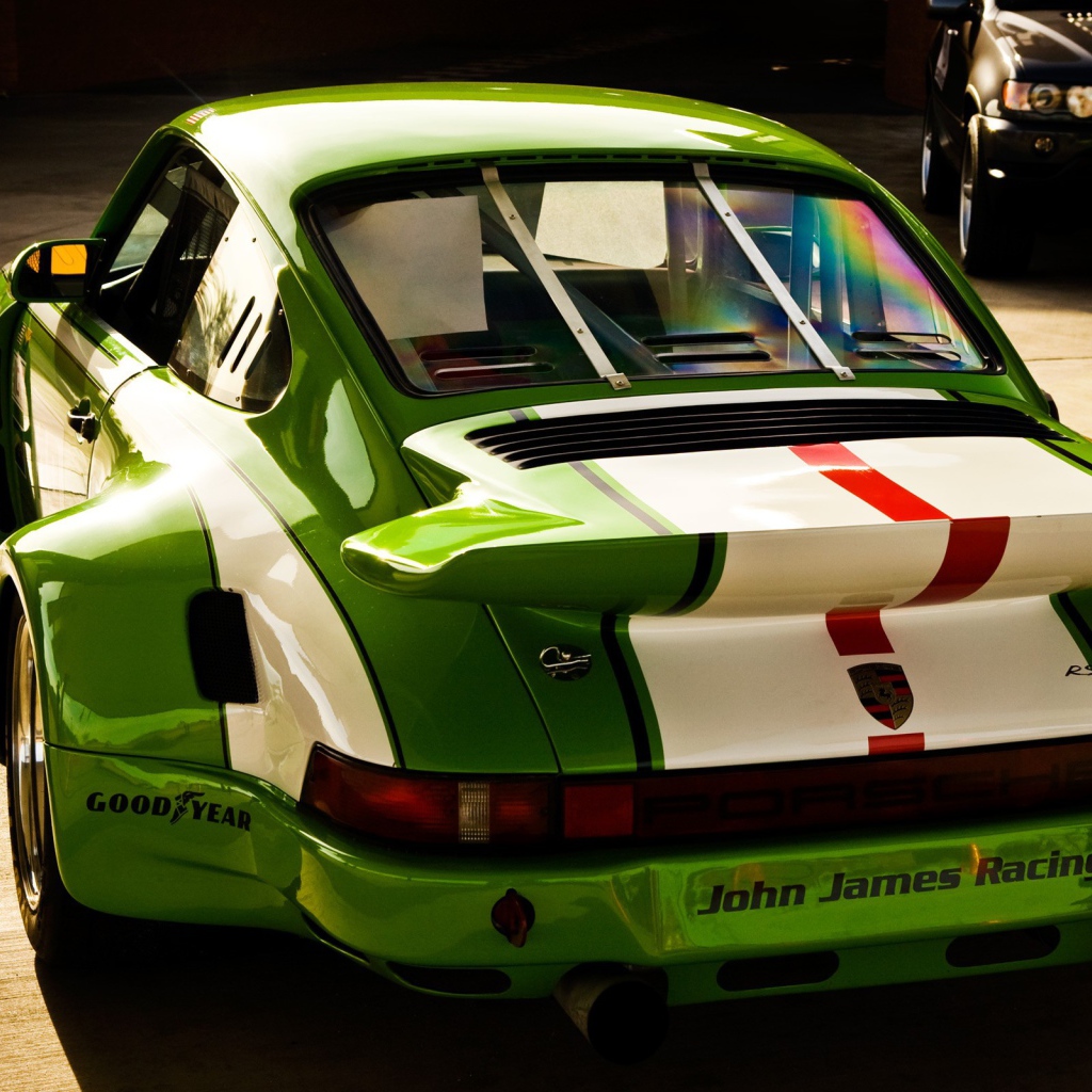 Автомобиль Porsche 911 для уличных гонок