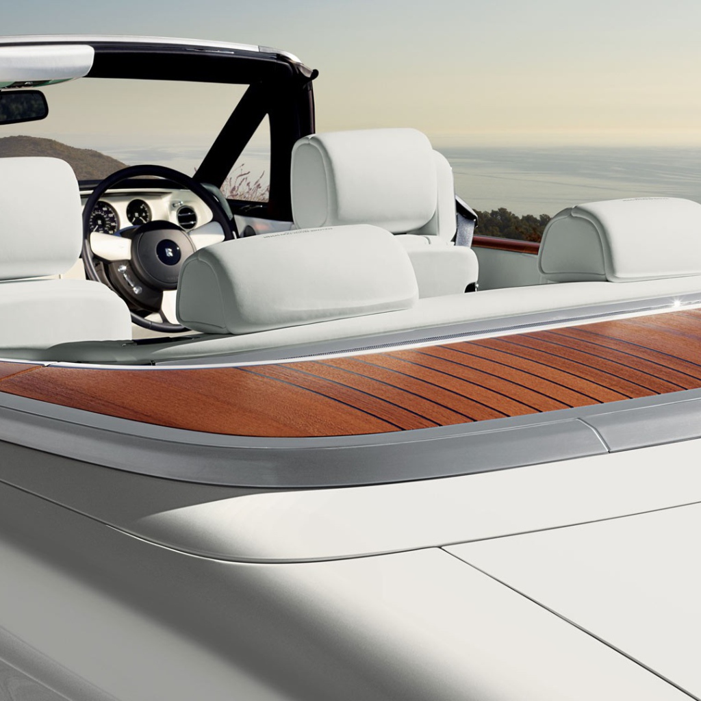 Белый салон кабриолета Rolls-Royce Phantom
