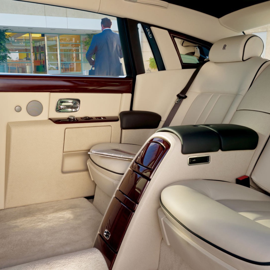 Белый кожаный салон Rolls-Royce Phantom
