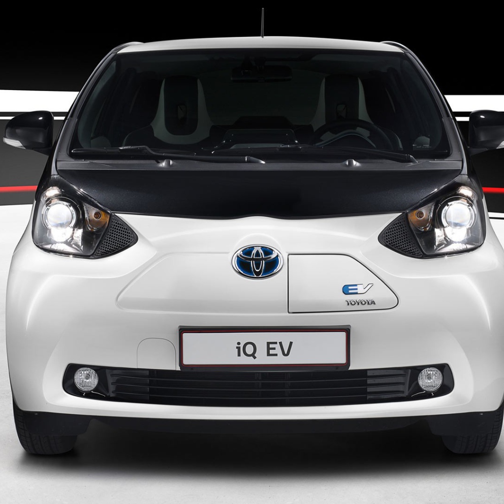 Электро автомобиль Toyota IQ