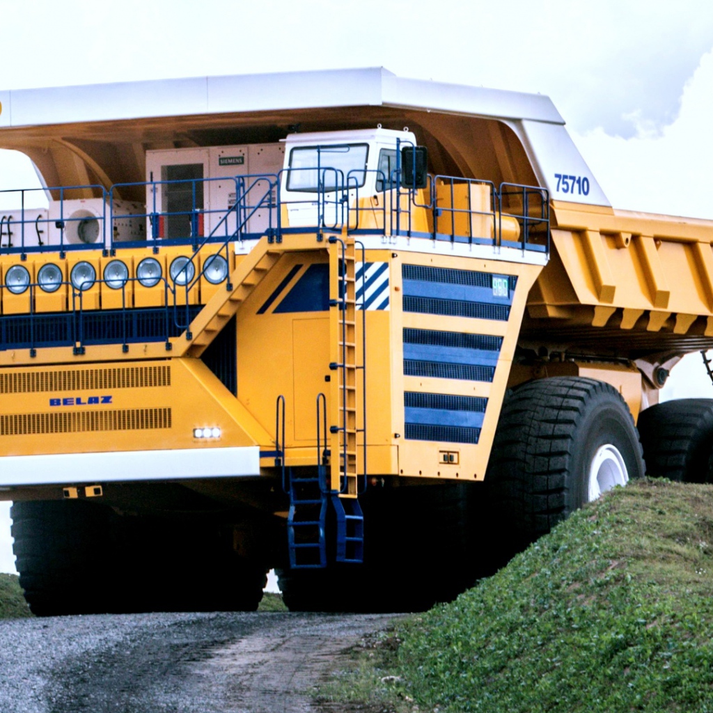 Самосвал для работы в карьерах