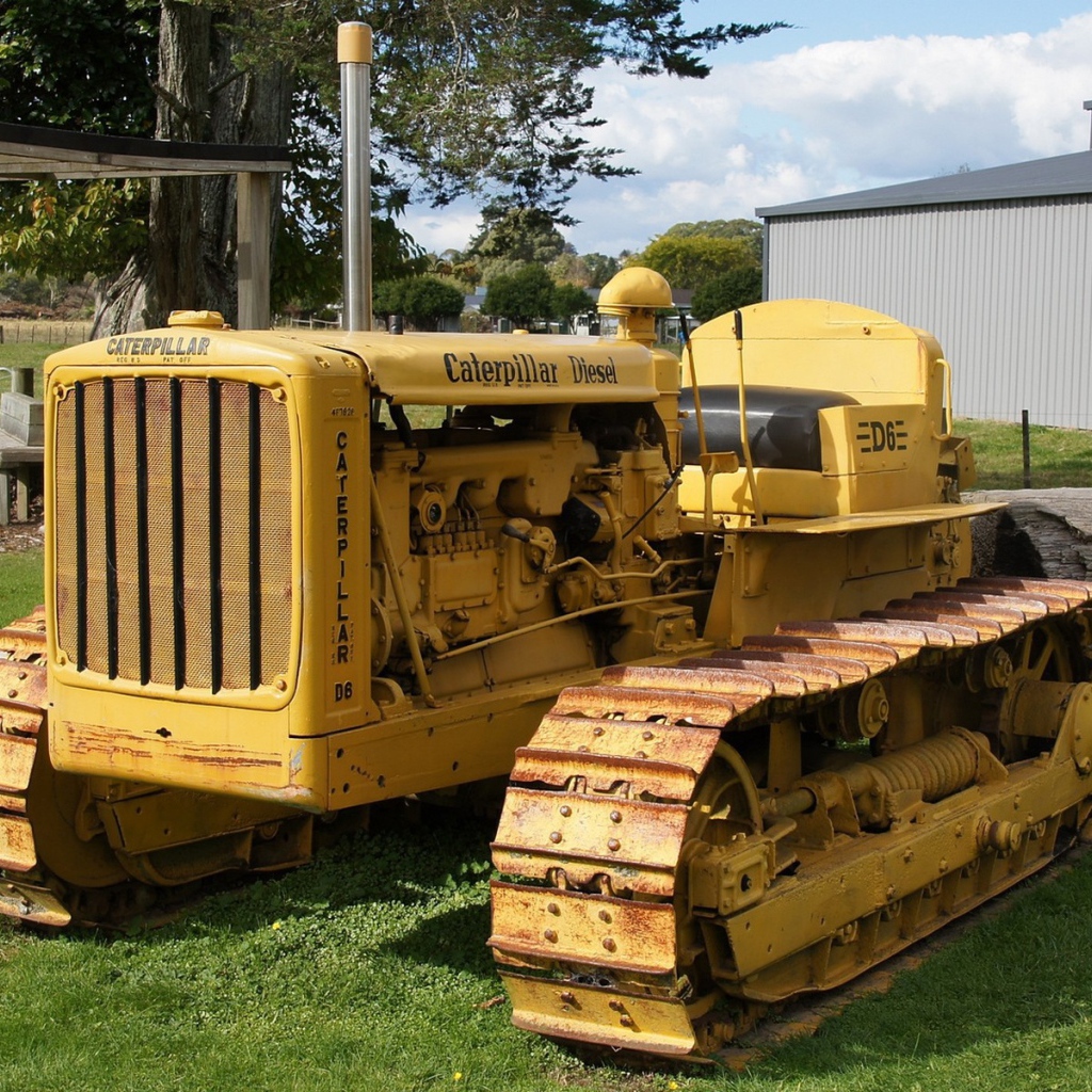 Трактор на гусеницах