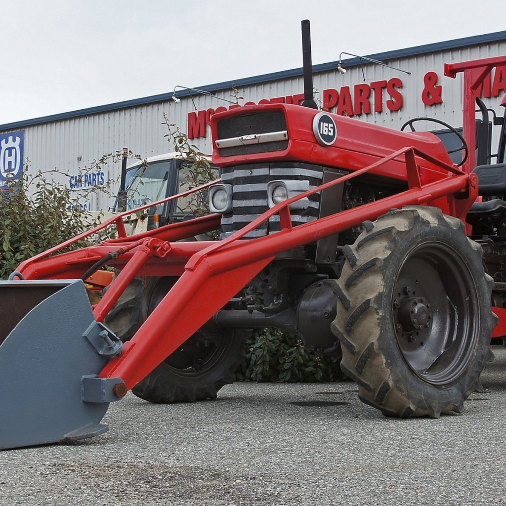 Трактор для земляных работ