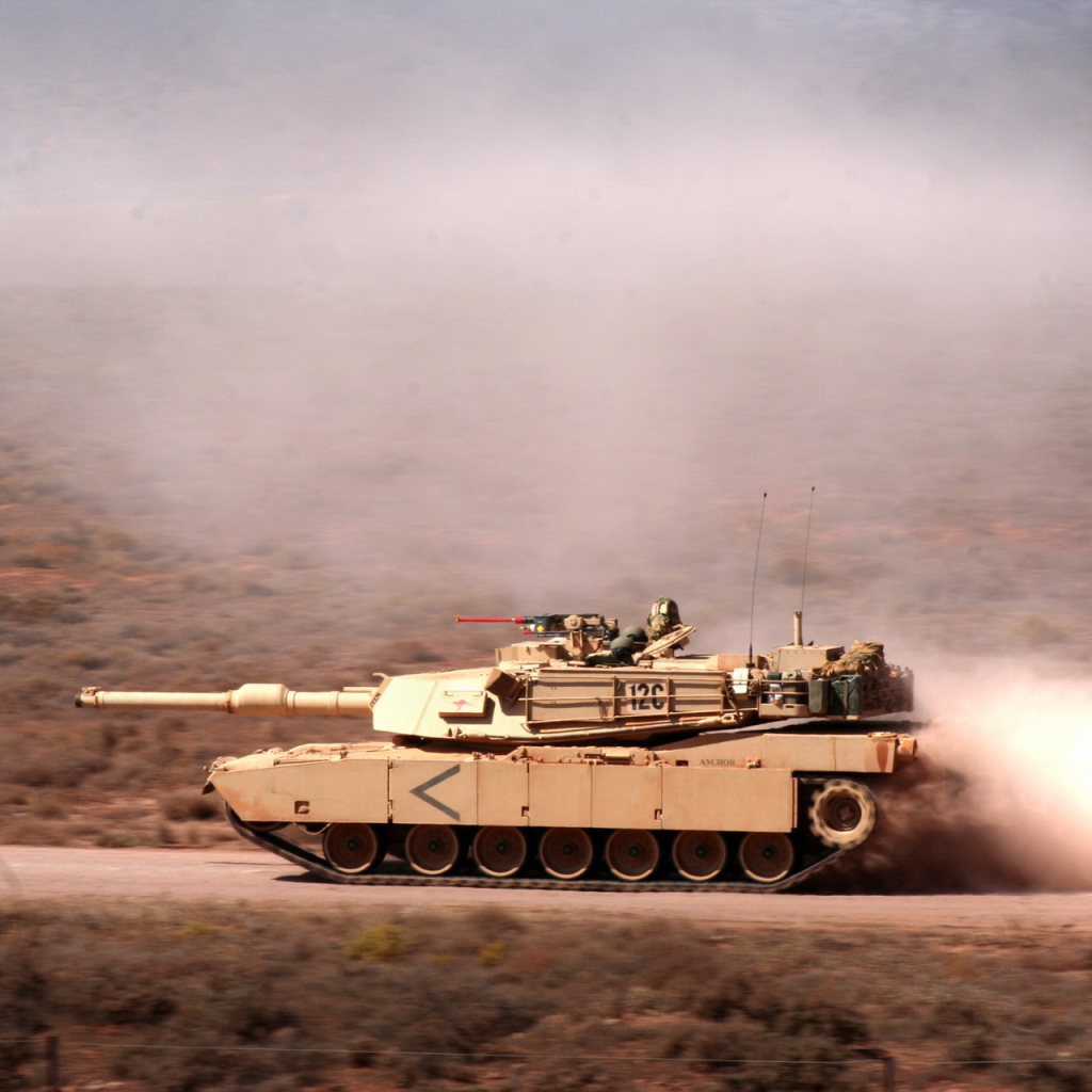 Танк абрамс на дороге