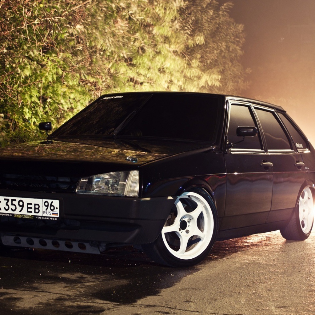 Черная Лада 2109