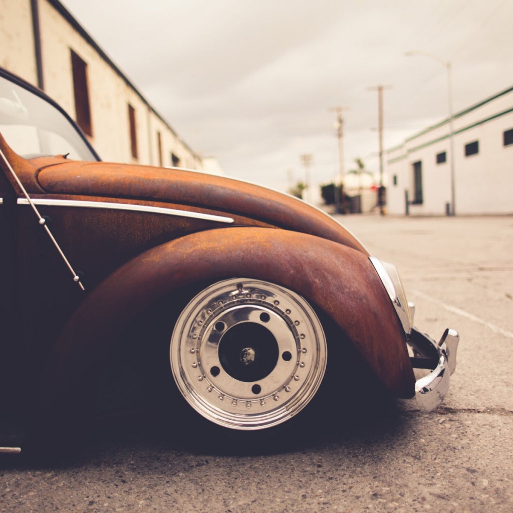 Старый ржавый Volkswagen Beetle