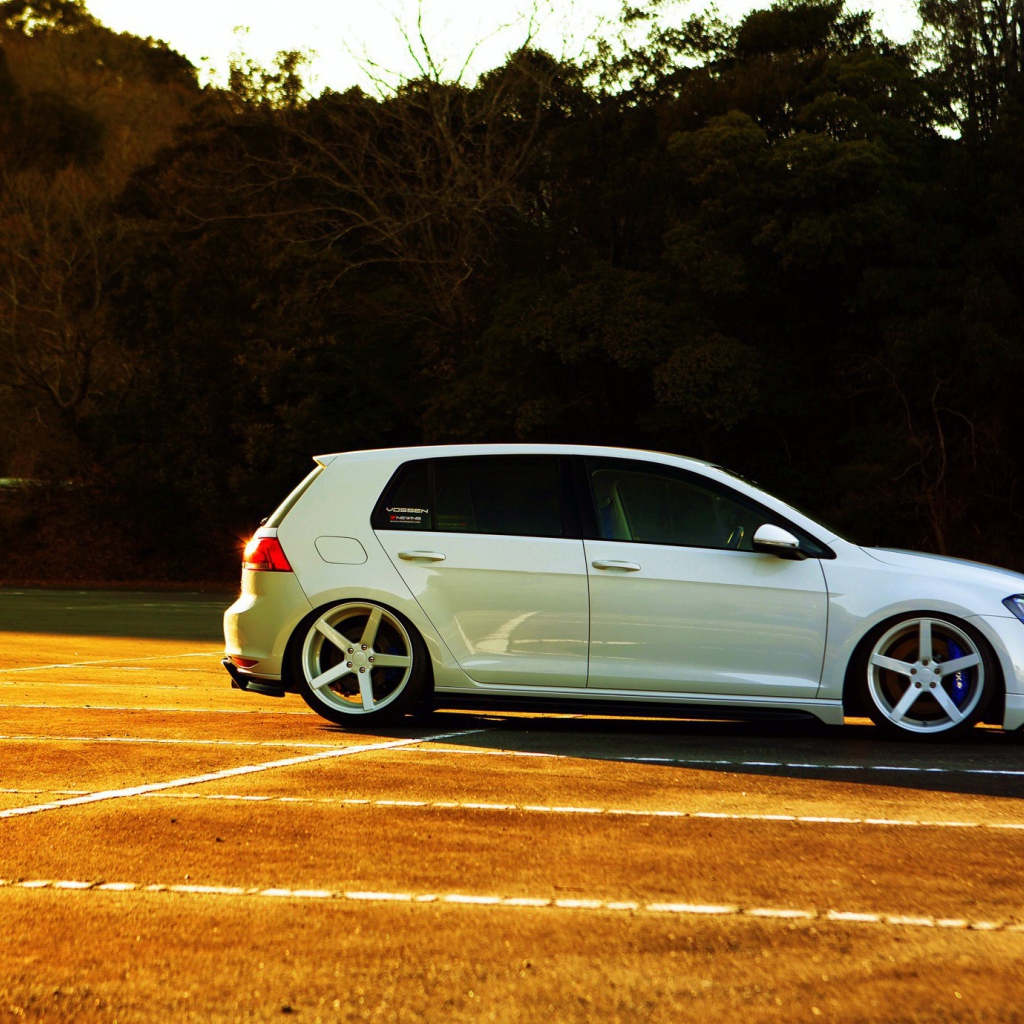 Белый Volkswagen golf 7