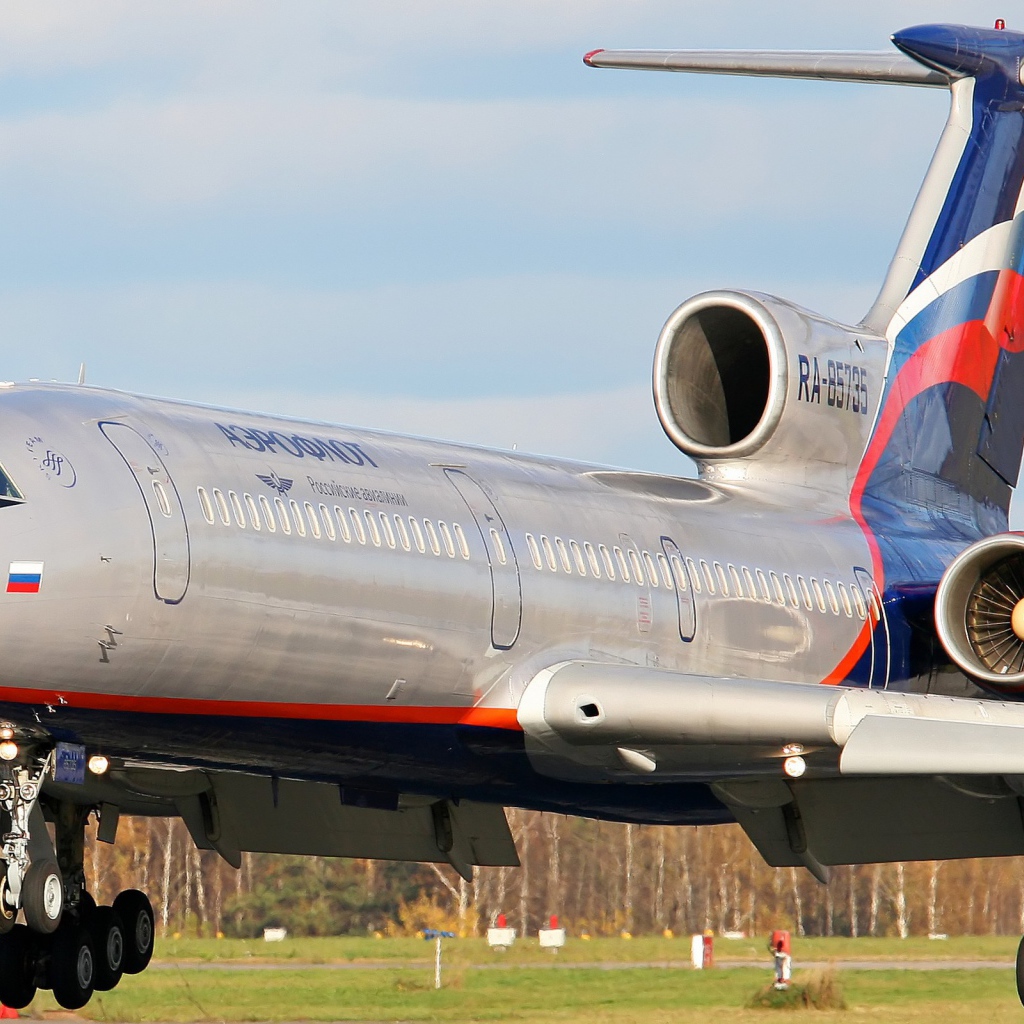 Аэробус Аэрофлота на взлетной полосе