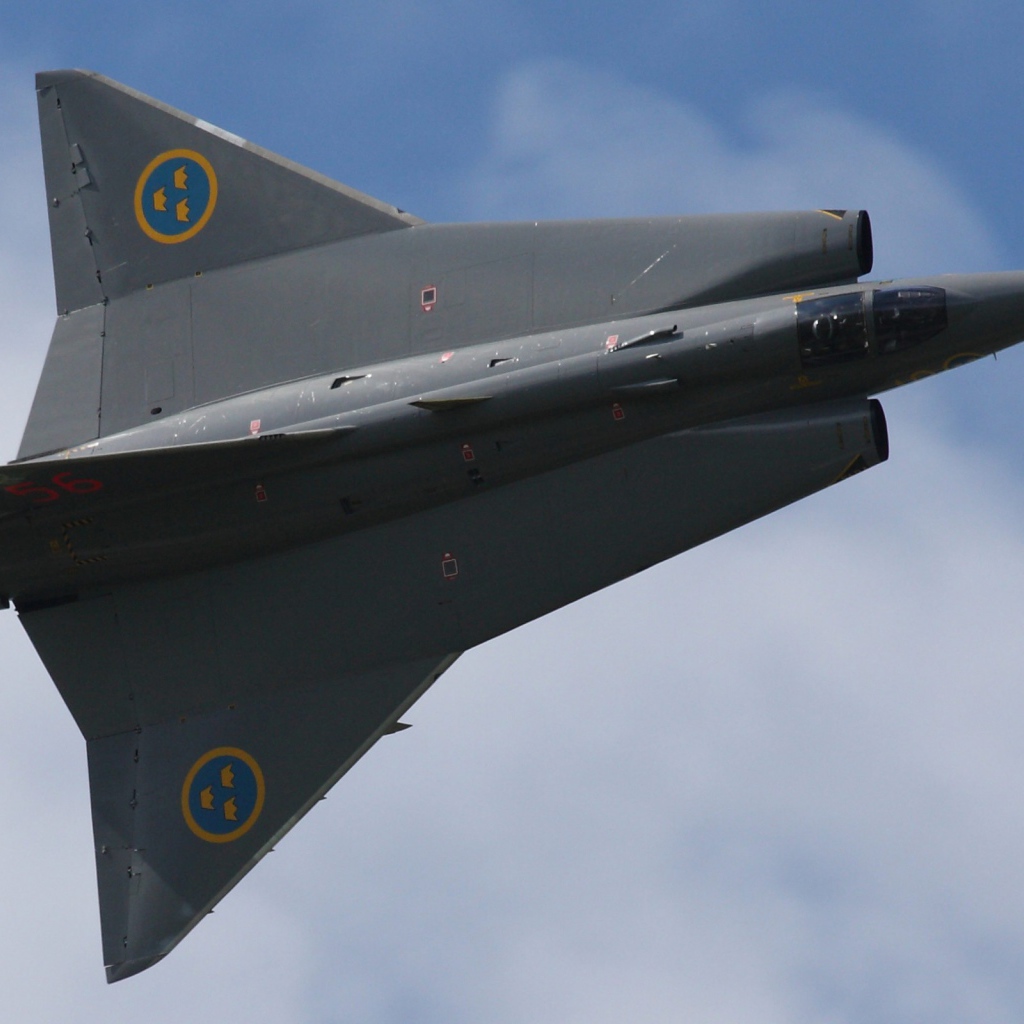 Черный самолет Saab 35 Draken