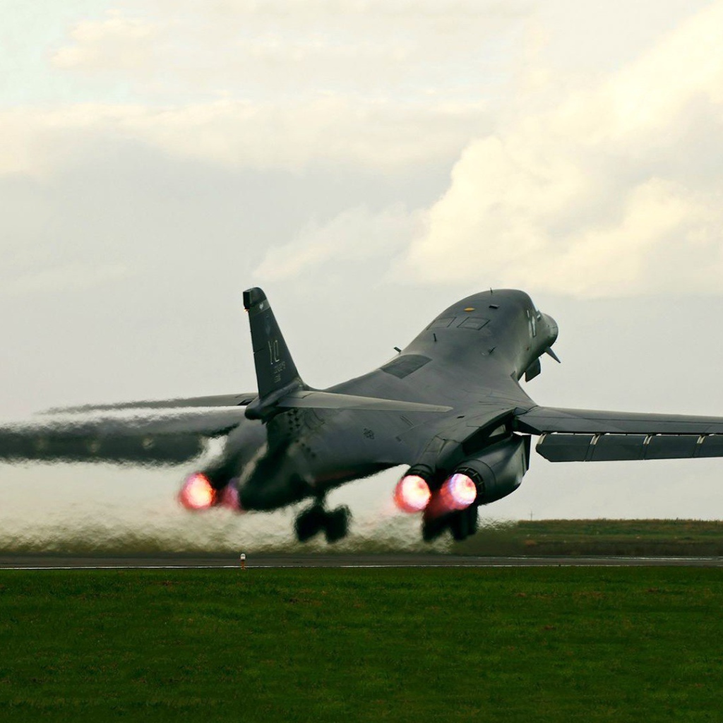Бомбардировщик B-1B Lancer