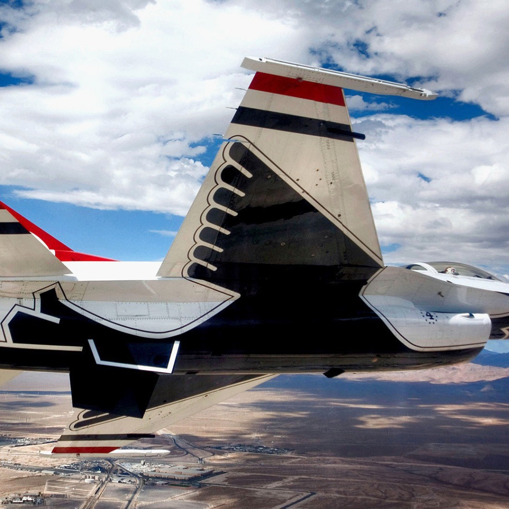 Истребитель Ф-16 Сокол