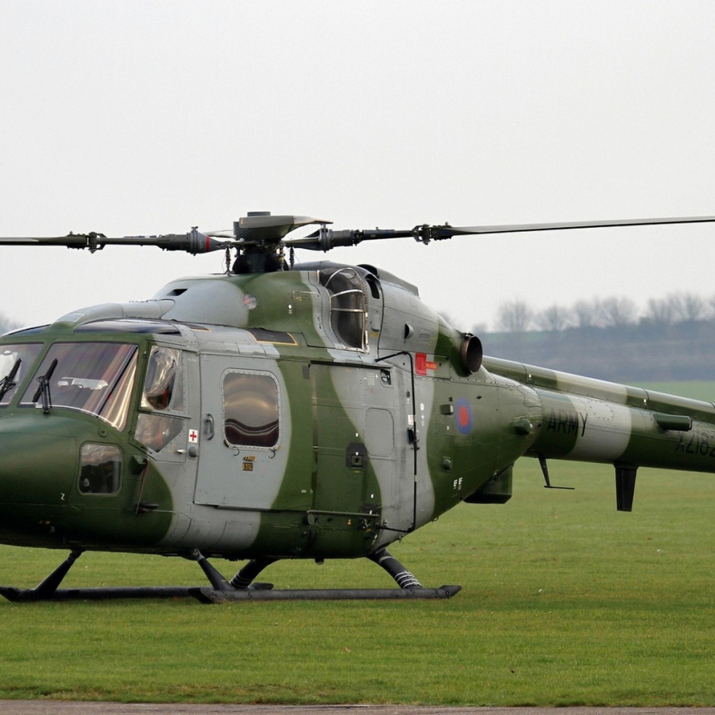 Медицинский вертолет в камуфляжной раскраске