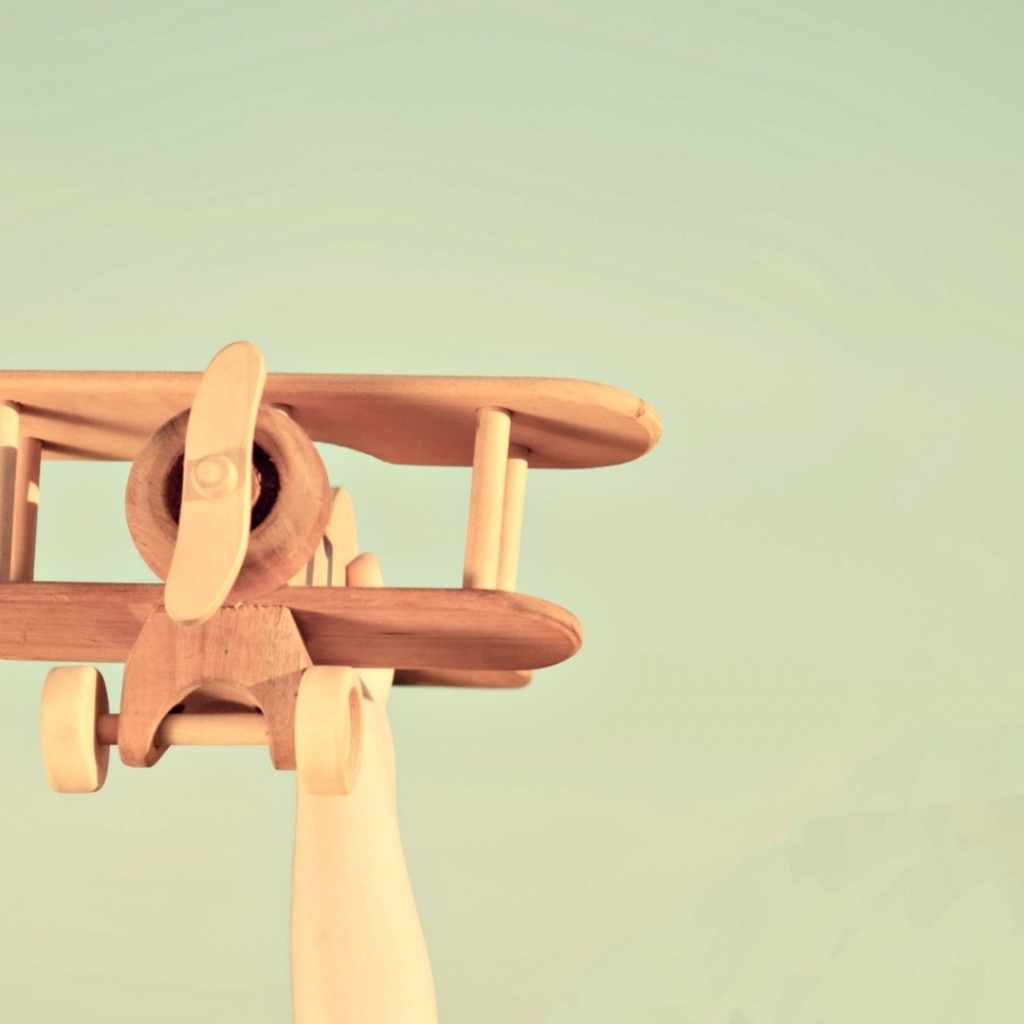 Модель самолета из дерева