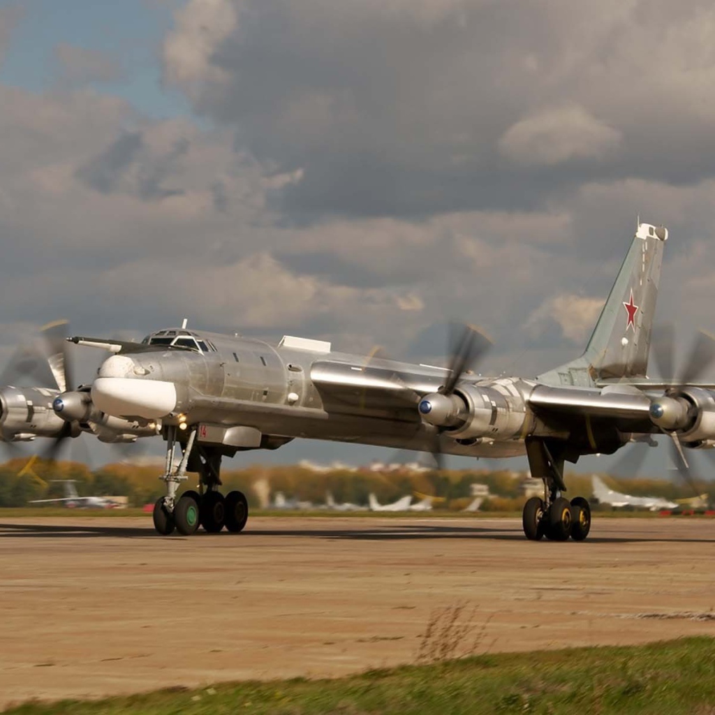 Российский самолет медведь