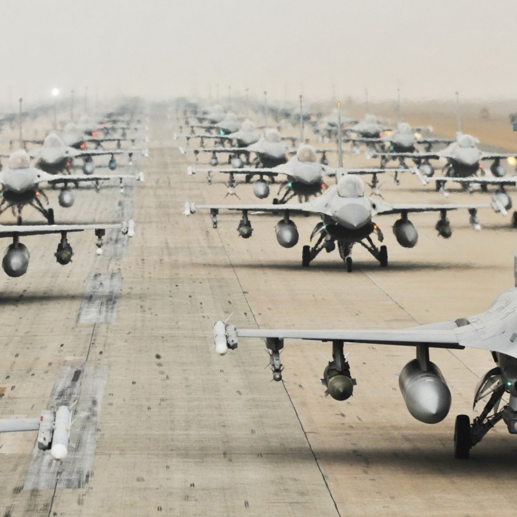 Отряды истребителей на аэродроме