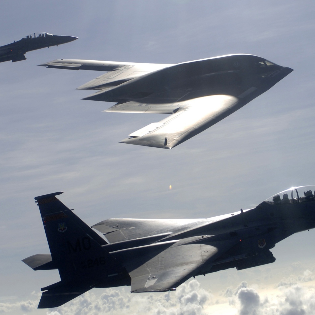 Самолеты    F-15e  и B-2