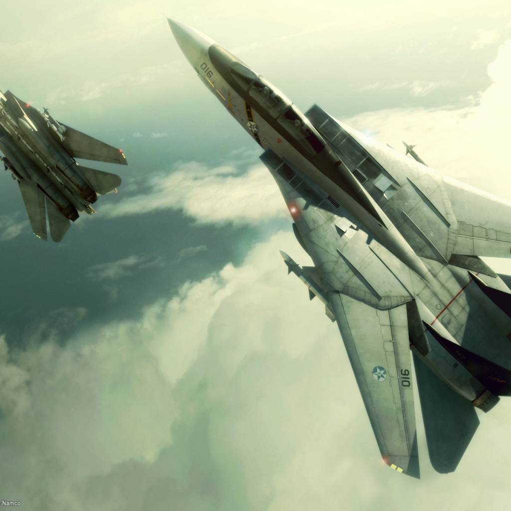 Два истребителя идут параллельным курсом