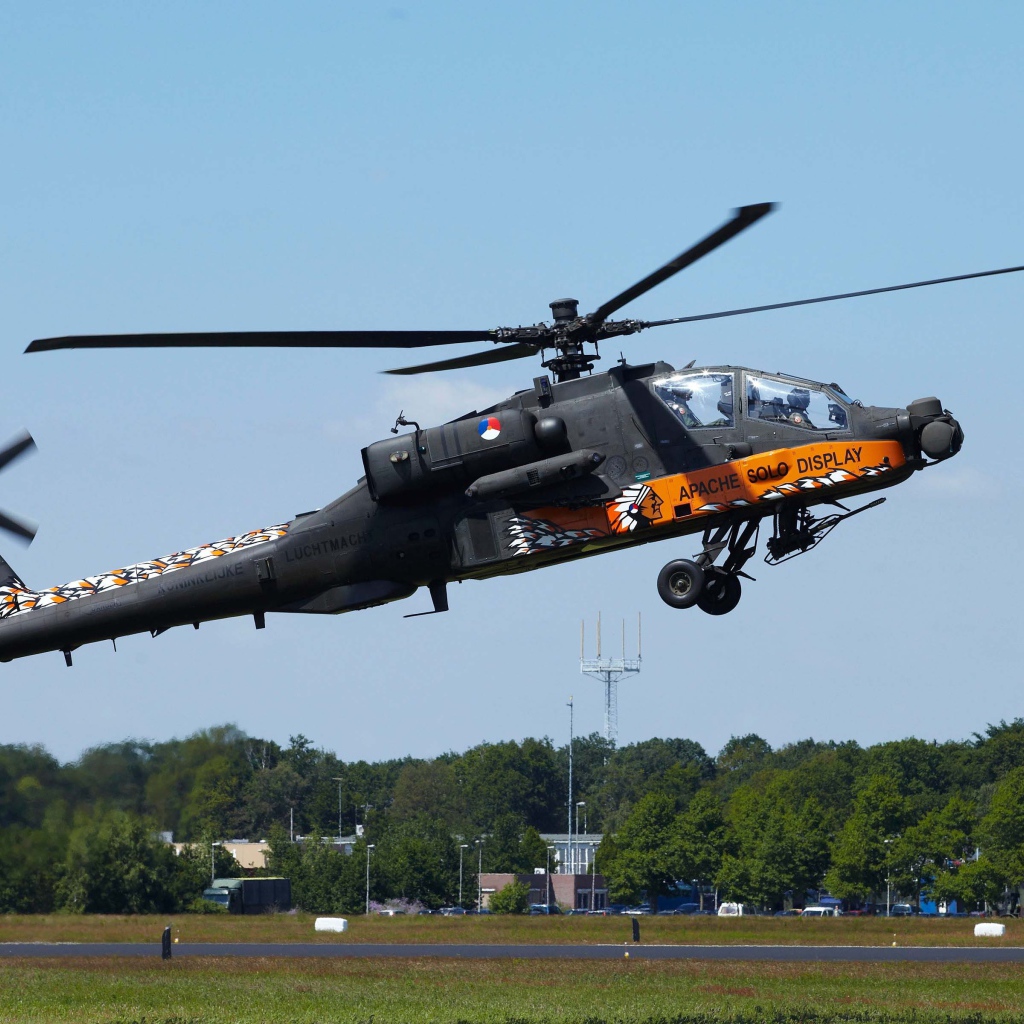 Военный вертолет AH-64