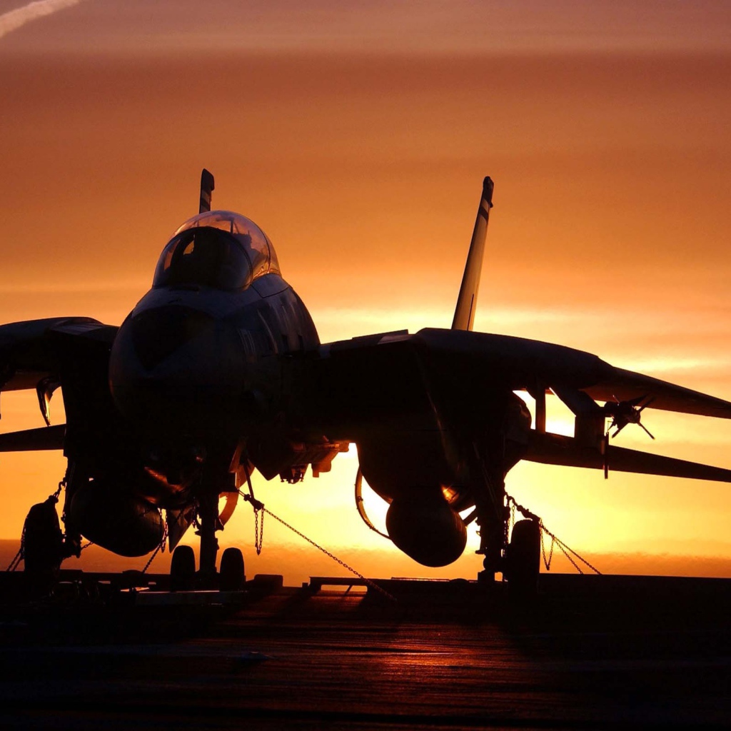 Силуэт самолета на закате