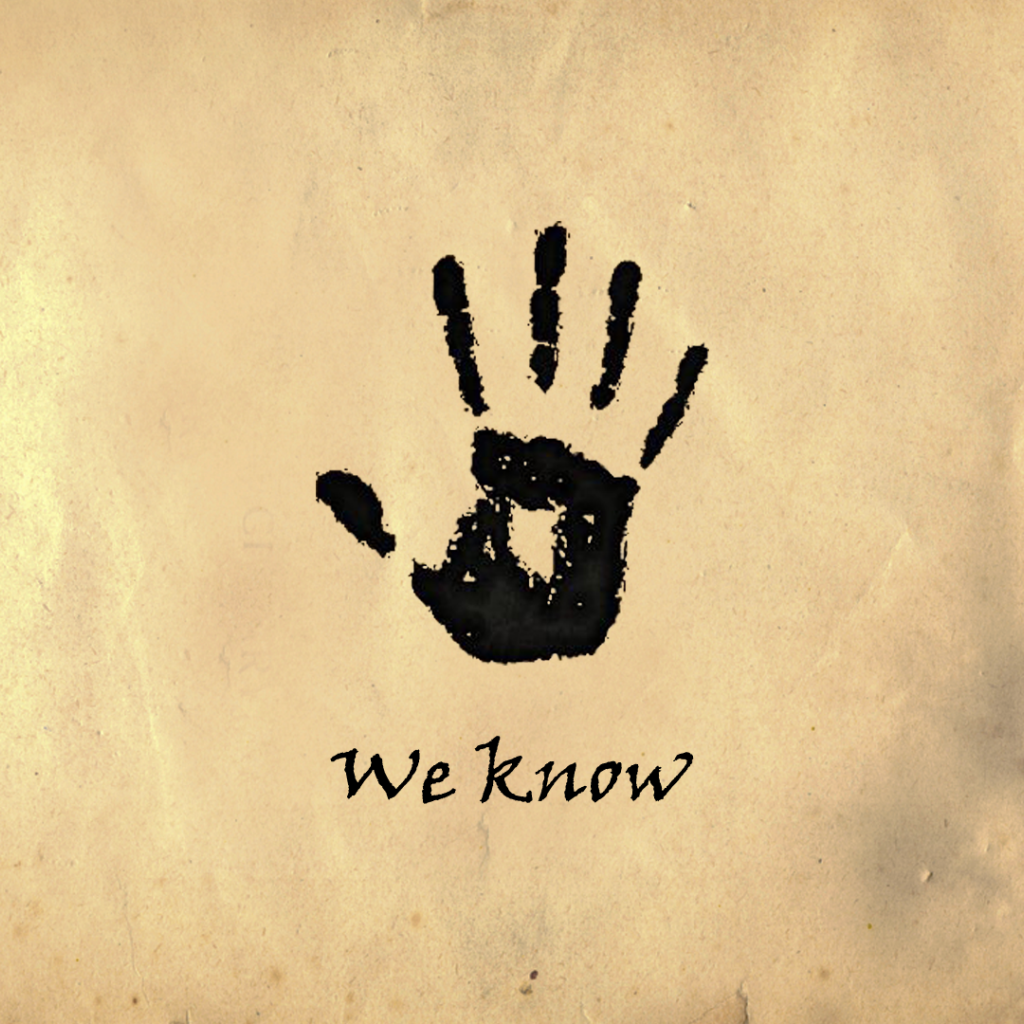 Черный отпечаток ладони на светлом фоне