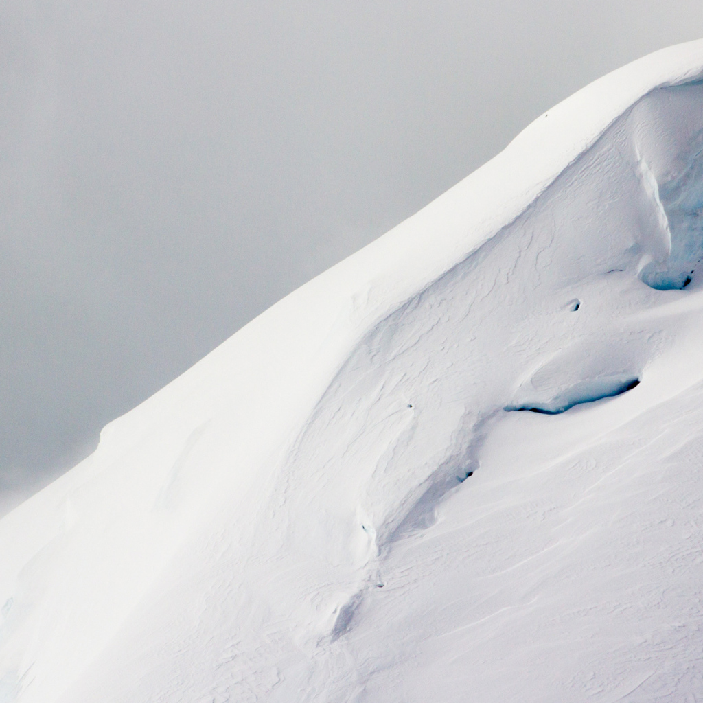 Холодная снежная гора