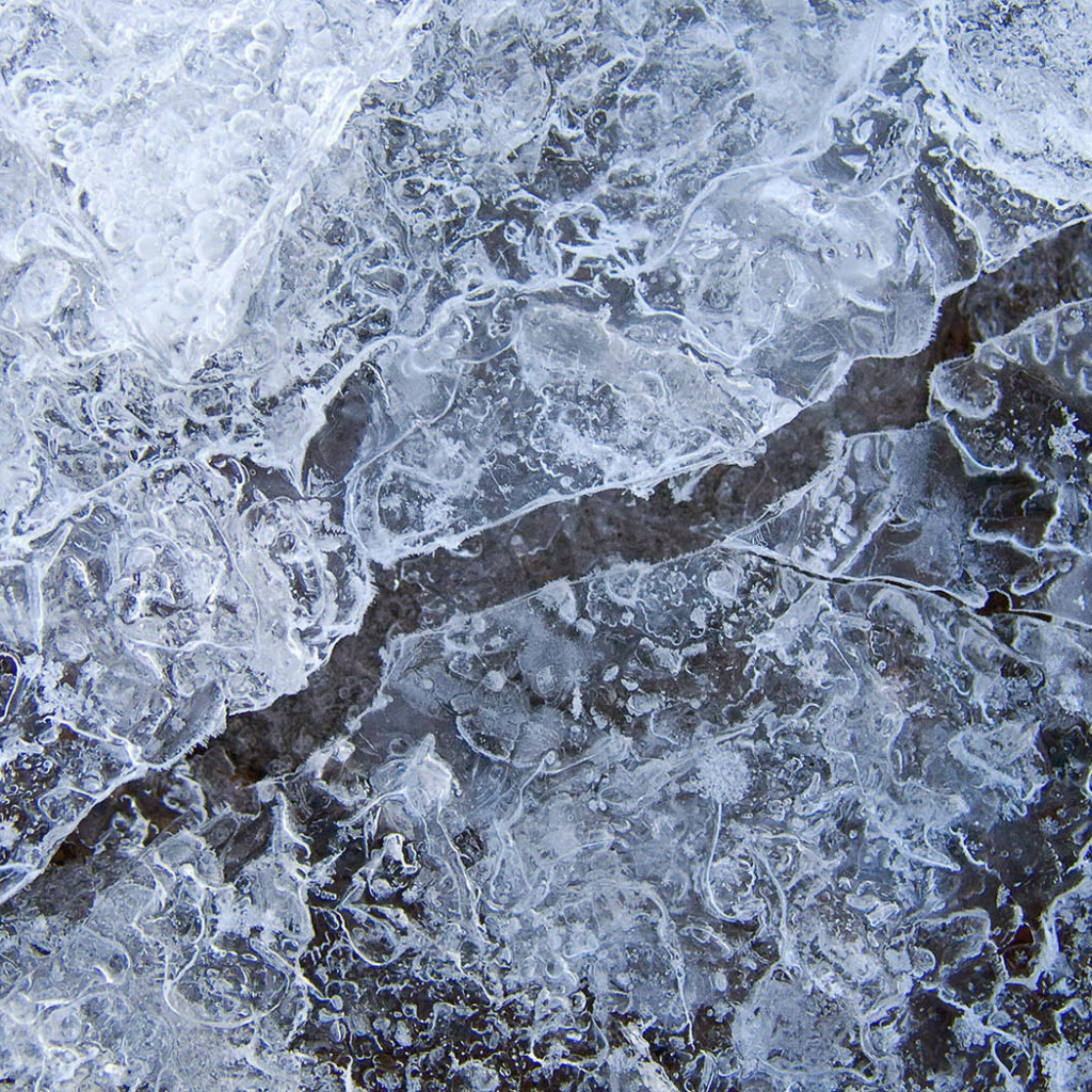 Треснутый лед