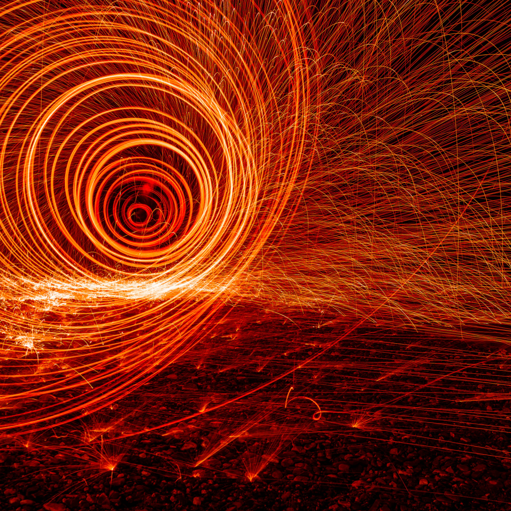 Огненная спираль, фон