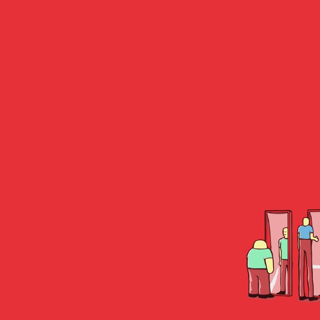 Люди смотрят в кривые зеркала