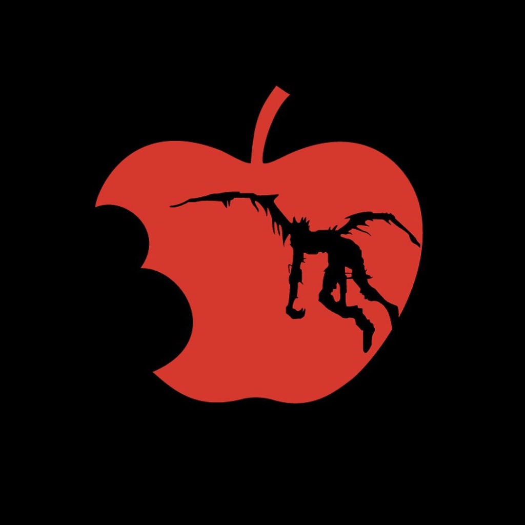 Испорченное красное яблоко, черный фон