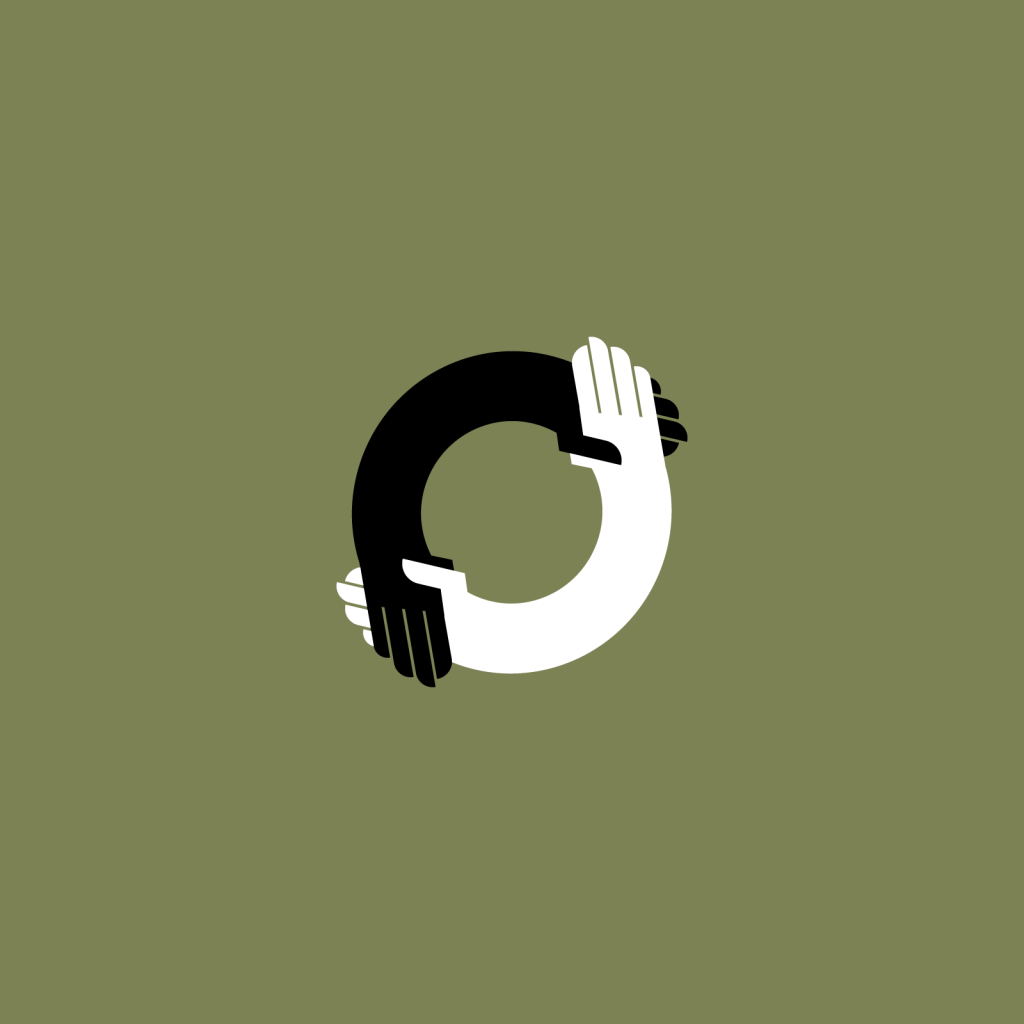 Белая и черная руки, серый фон