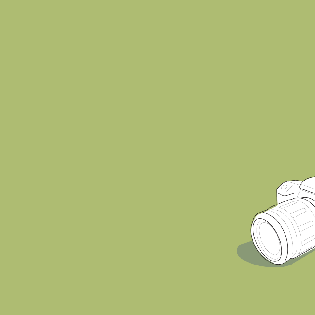 Белый фотоаппарат, зеленый фон