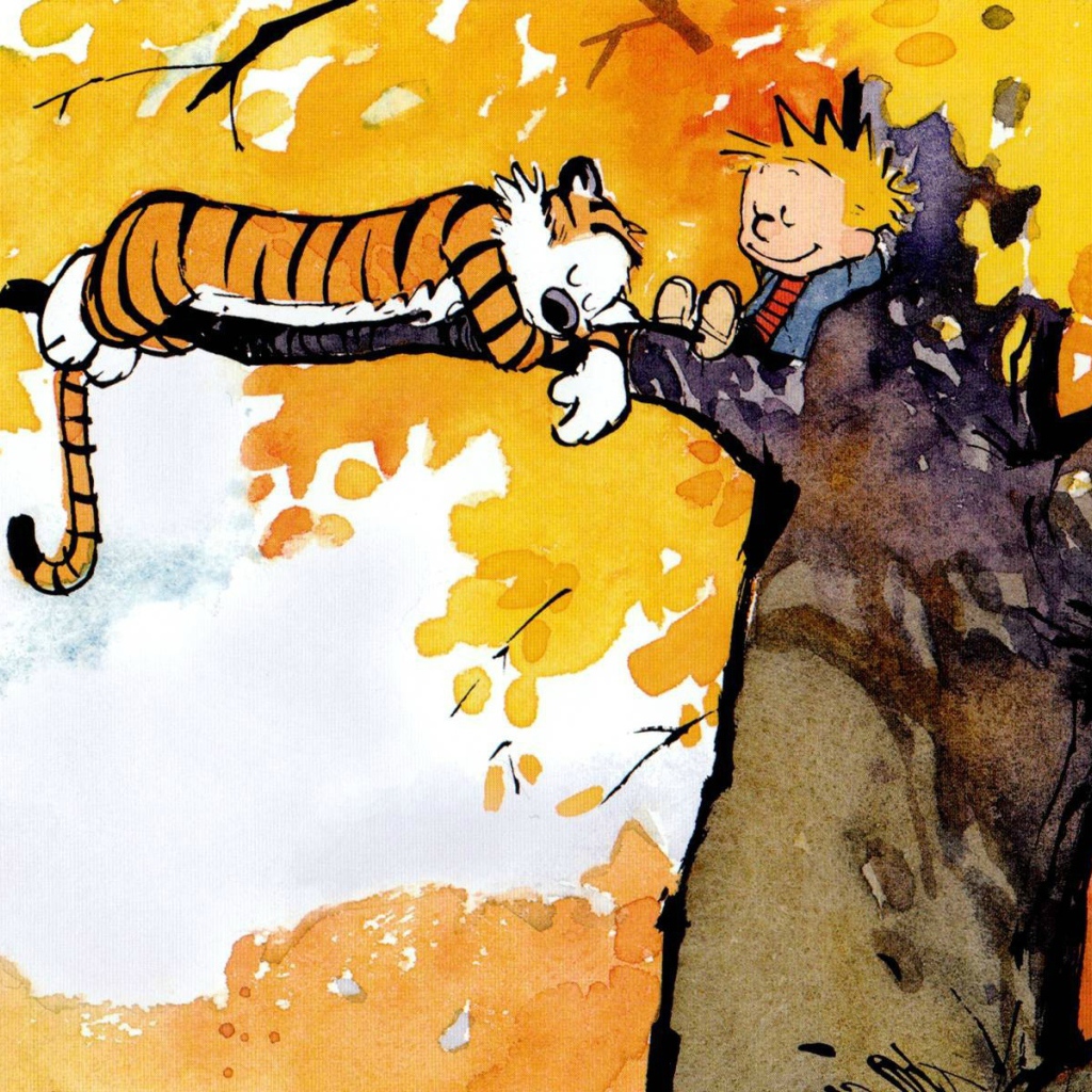 Герои комикса Кельвин и Хоббс на дереве