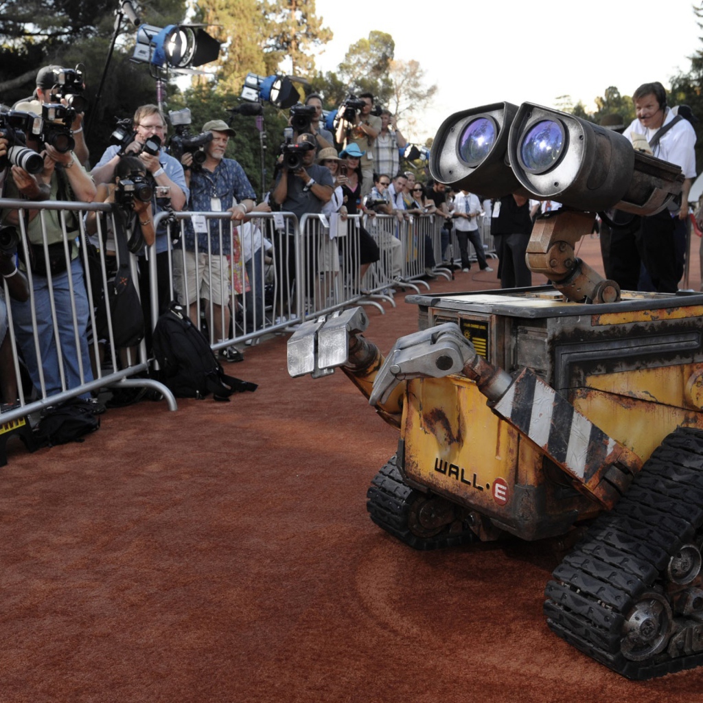 Робот WALL·E перед фанатами