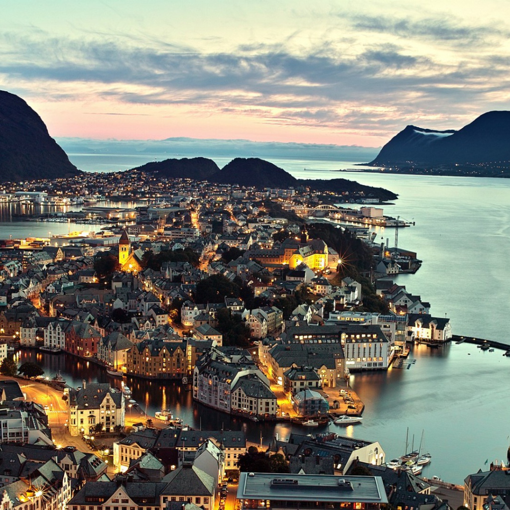 Олесунн - город на побережье, Норвегия