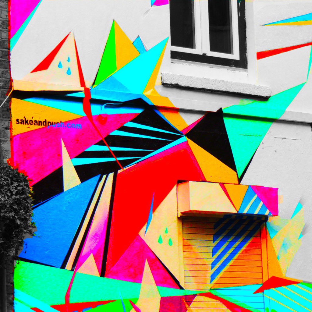 Яркие краски на стене дома в Дублине