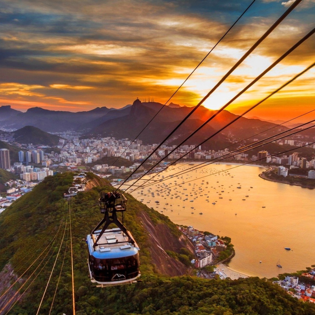 Канатная дорога над холмами в Рио