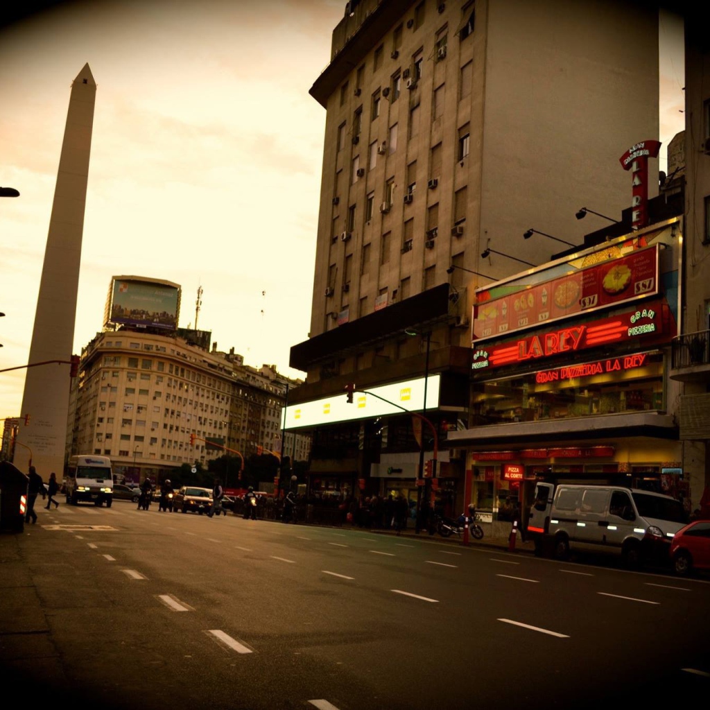 Городская улица Буэнос-Айреса