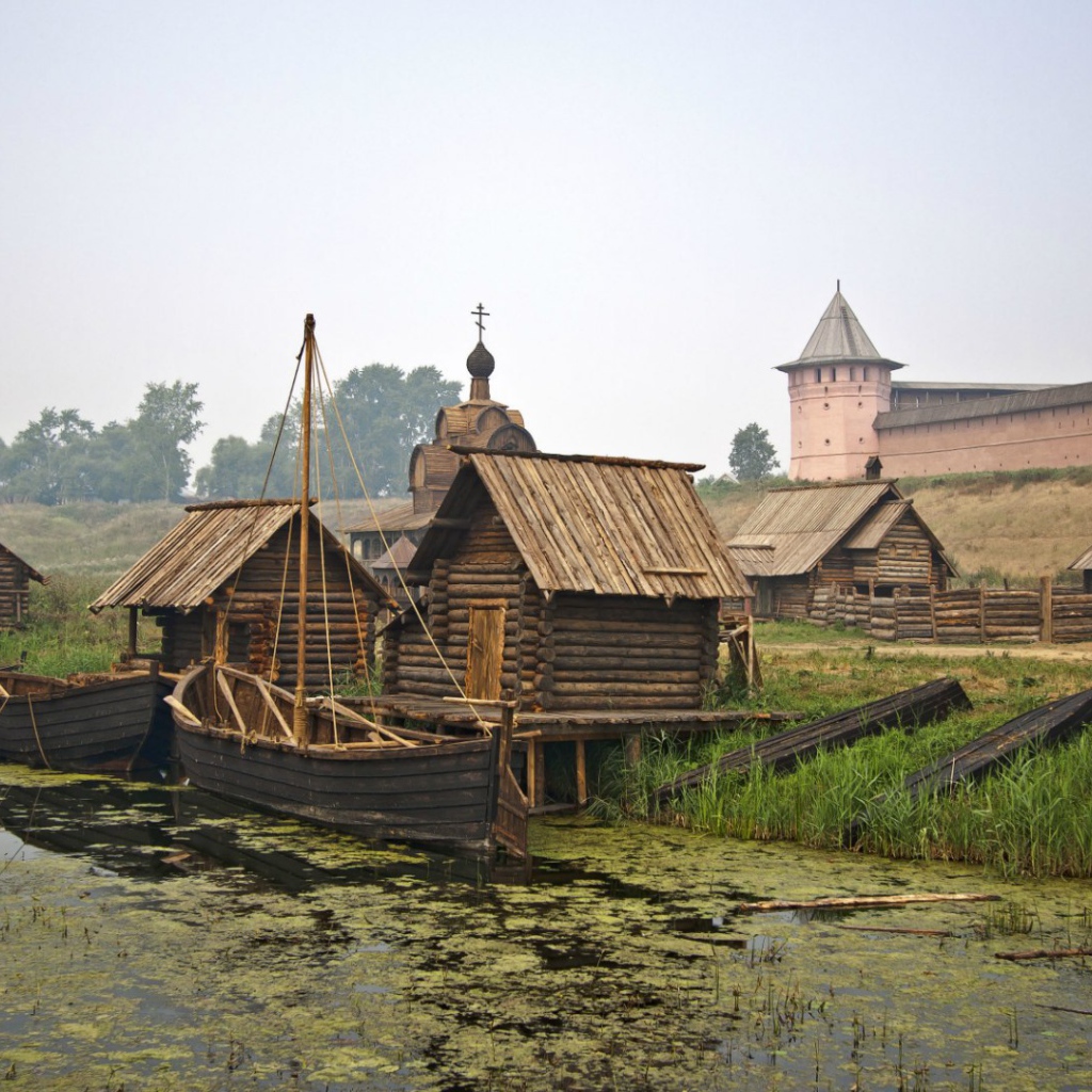 Причал для лодок в Суздали, Россия